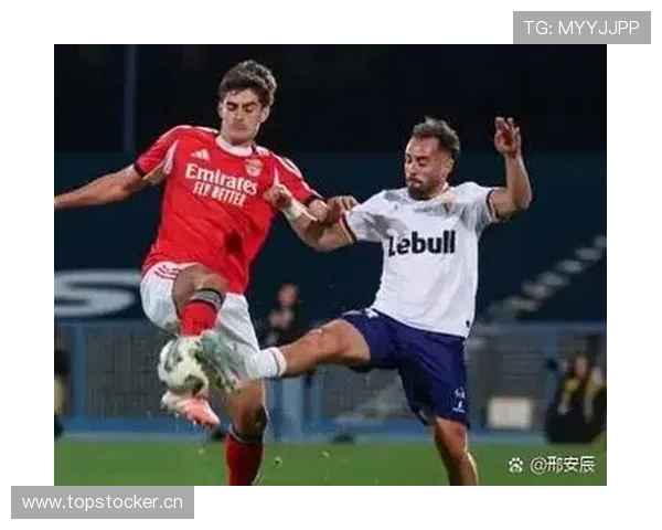 马尔基尼奥斯在三中卫与四后卫体系中的角色解析