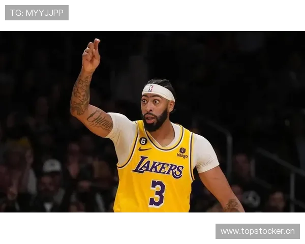 安东尼·戴维斯这生活真硬气，训练房跟酒店的差价我都替他肉疼了