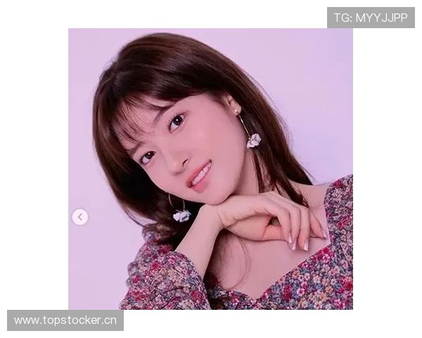 韩旭球场像怪兽，生活照却像刚吃完甜点的财阀千金，这人设反差也太狠